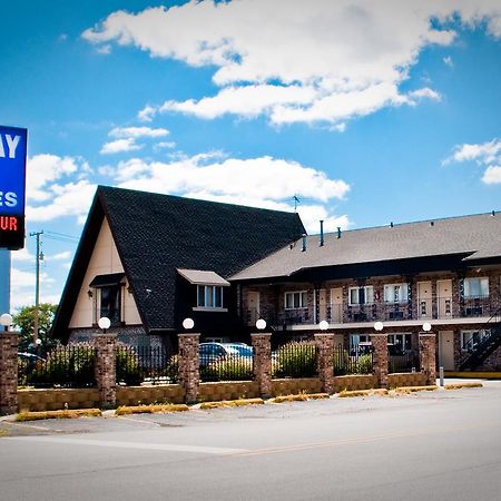 Midway Inn & Suites โอ๊คลอน ภายนอก รูปภาพ